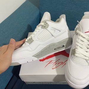 Air Jordan 4 Retro white oreo